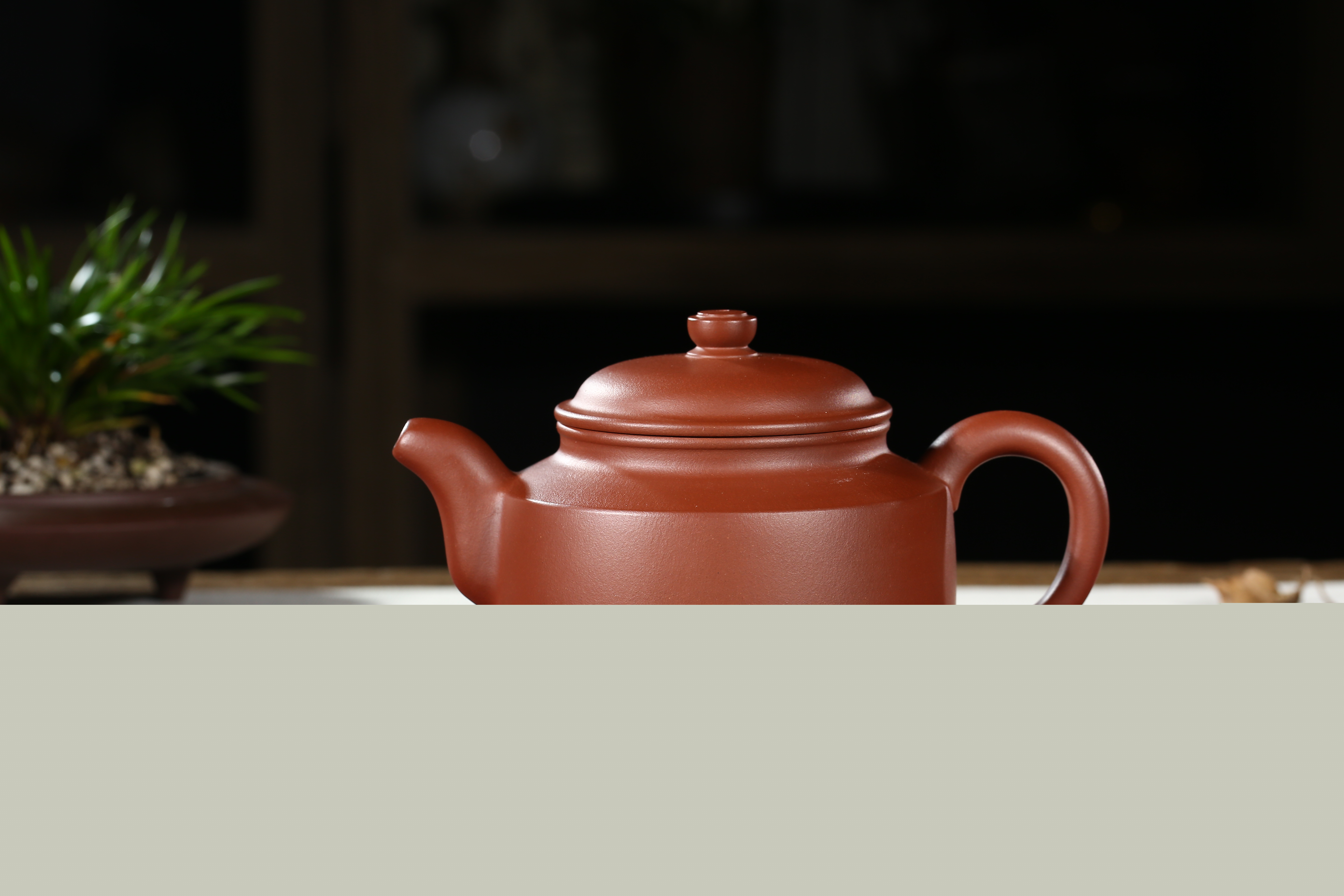 品茶先品壺——金槽和碾沉香末，冰碗輕涵翠縷煙